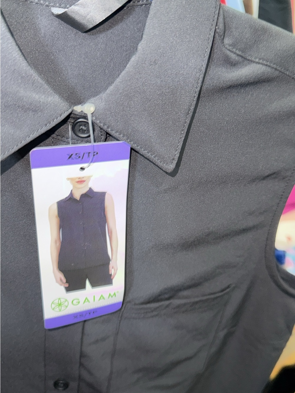 GAIAM Black Sleeveless Collared Button-Front Top